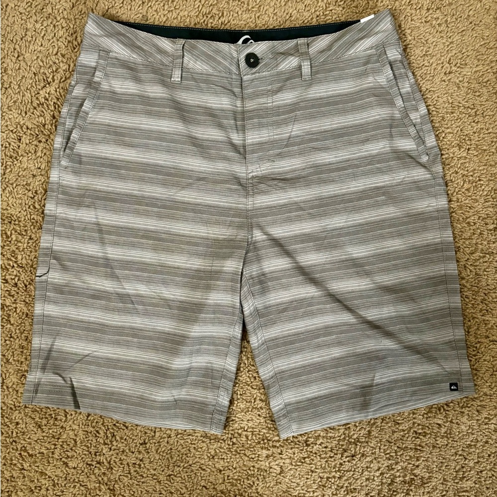 Quicksilver Men's Shorts, Size 32, in a cool gray and white stripe design!